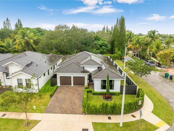 19410 SW 124th Ct, Miami FL 33177