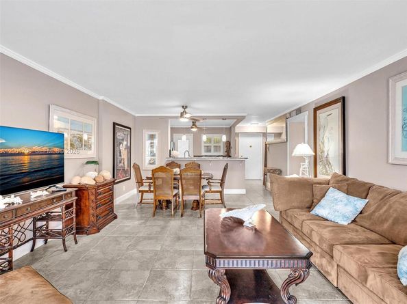 201 SE 11th Ter 303, Dania Beach FL 33004