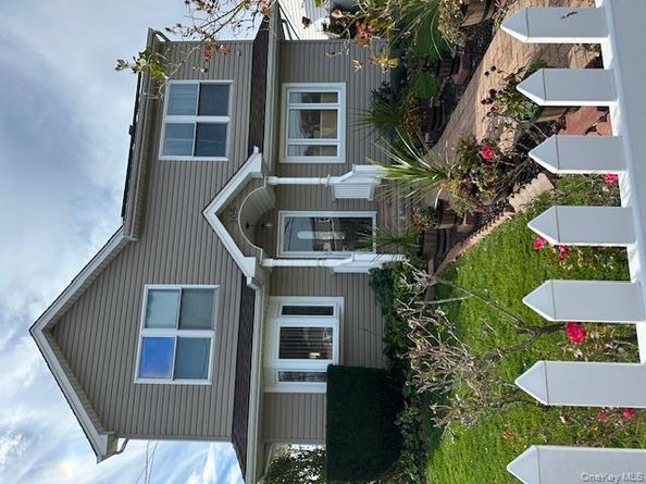 305 S Strong Avenue, Copiague NY 11726