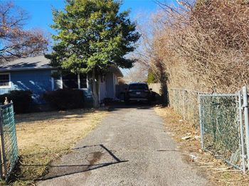 123 St George Drive E