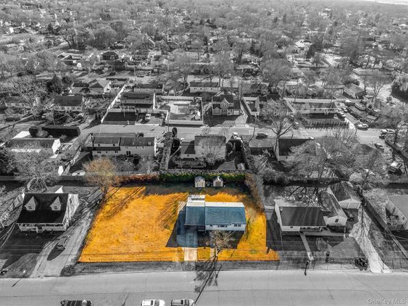 32 Flintlock Drive, Shirley NY 11967