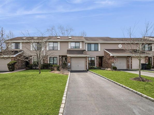 157 Hidden Ponds Circle, Smithtown NY 11787