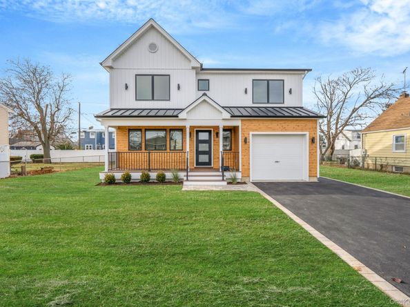 115 Riviera Parkway, Lindenhurst NY 11757