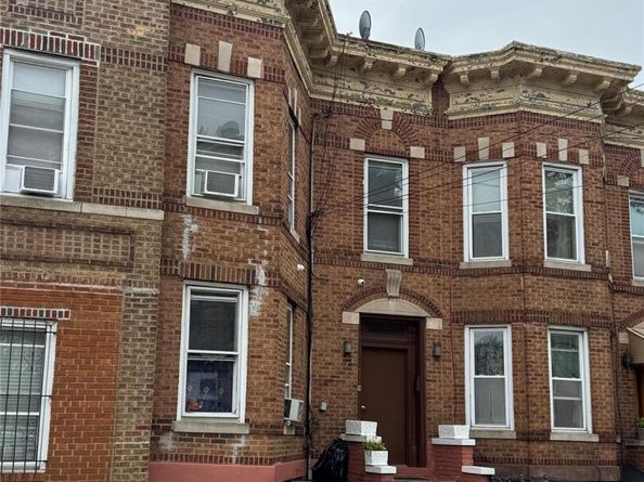 7520 64th Place, Glendale NY 11385