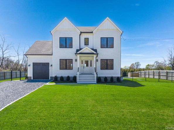 1900 Gillette Drive, East Marion NY 11939