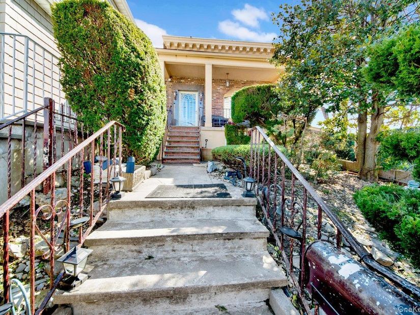 3252 Waterbury Avenue, Bronx NY 10465