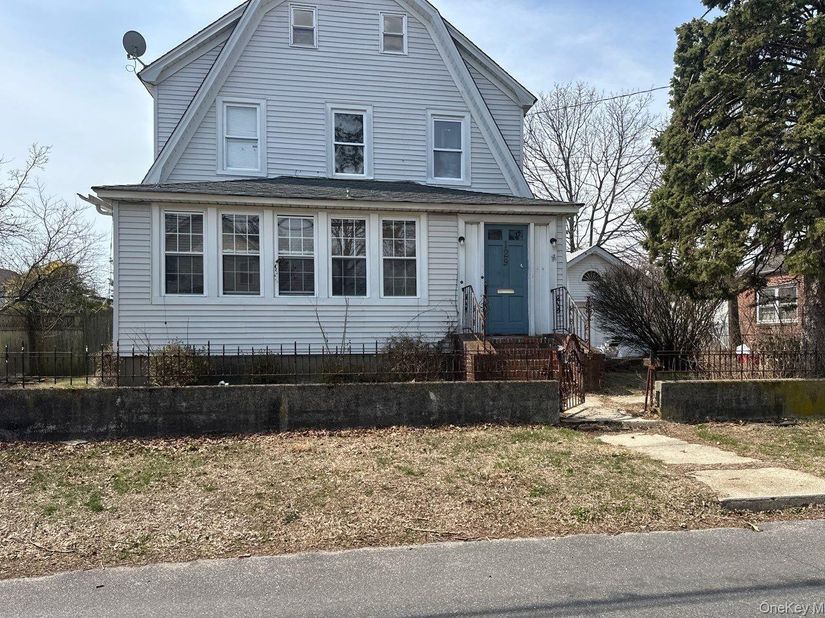 129 N 7th Street, Lindenhurst NY 11757