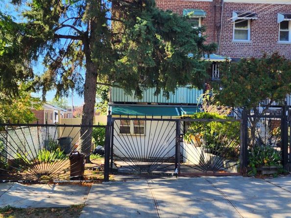 954 E 212th Street, Bronx NY 10469