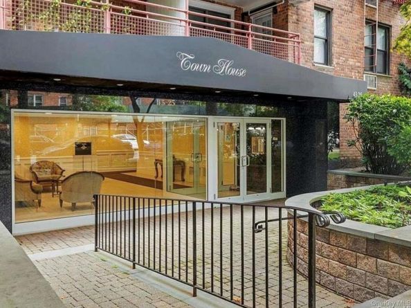 43-25 Douglaston Parkway B, Douglaston NY 11363