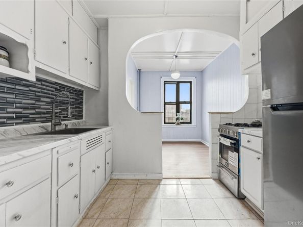 2922 Barnes Avenue 5L, Bronx NY 10467