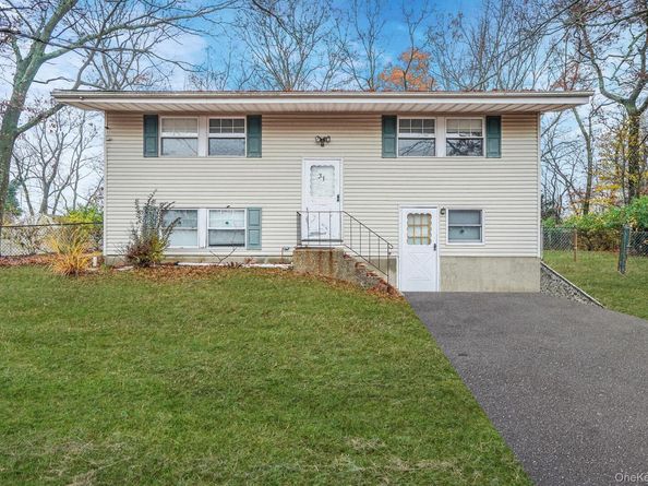 31 Cabin Lane, East Setauket NY 11733