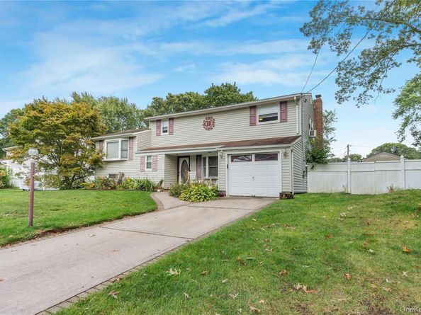 59 Riviera Drive, Selden NY 11784
