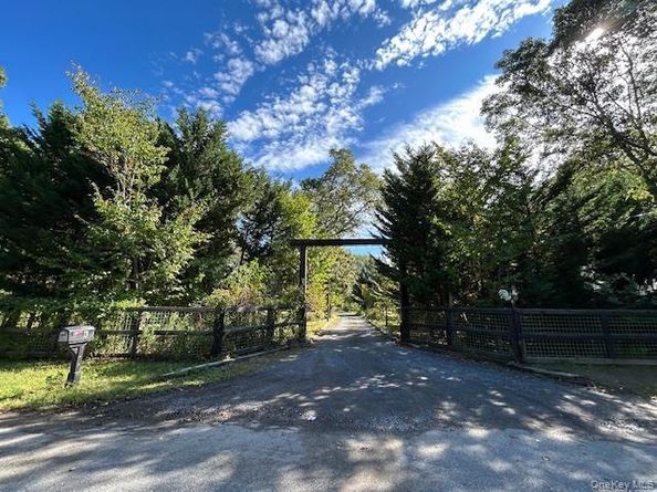 Undisclosed Address #918104, Medford NY 11763