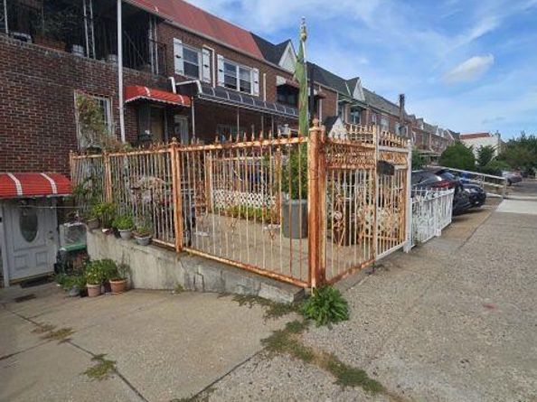 5068 43rd Street, Sunnyside NY 11377