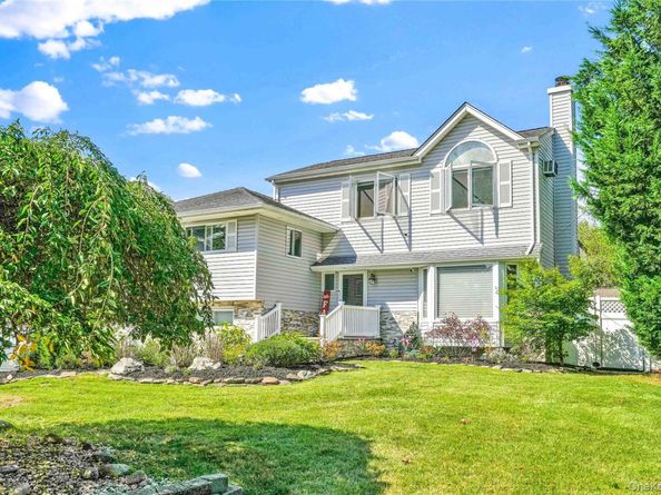 2 Amherst Lane, Smithtown NY 11787