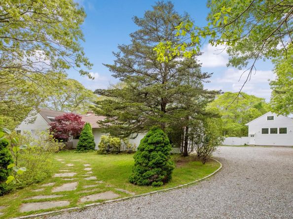 4 Evelyn Court, Westhampton NY 11978