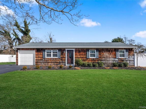 9 Golf Course Road, Bellport NY 11713