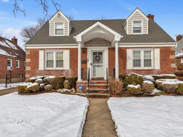 45 Sylvia Lane, New Hyde Park NY 11040