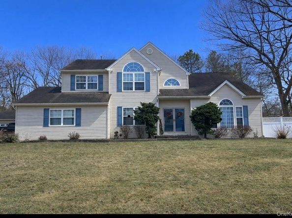 2 Daylilly Court, Middle Island NY 11953