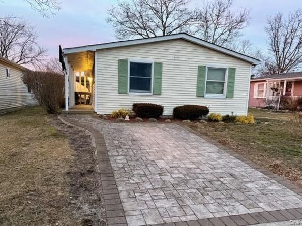 42 Village Circle S, Manorville NY 11949