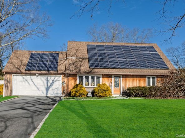 12 Yellowstone Court, Coram NY 11727