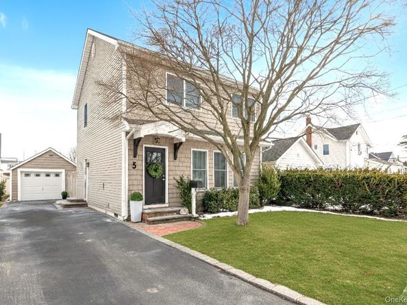 5 Emmet Place, Hicksville NY 11801