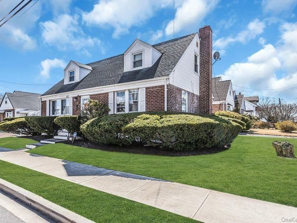62 Ash Street, Valley Stream NY 11580