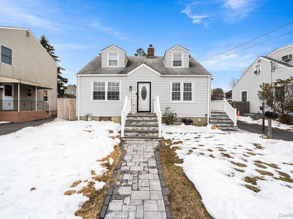 7 Cambridge Avenue, Bethpage NY 11714