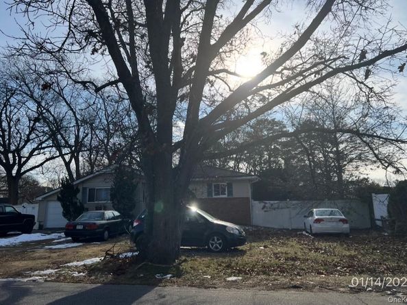 44 Lexington Avenue, Brentwood NY 11717