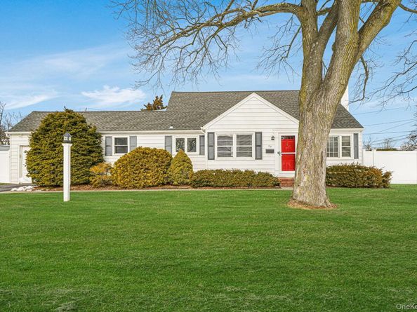 53 Canterbury Lane, North Babylon NY 11703