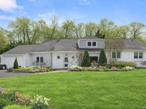 890 Thompson Drive, Bay Shore NY 11706