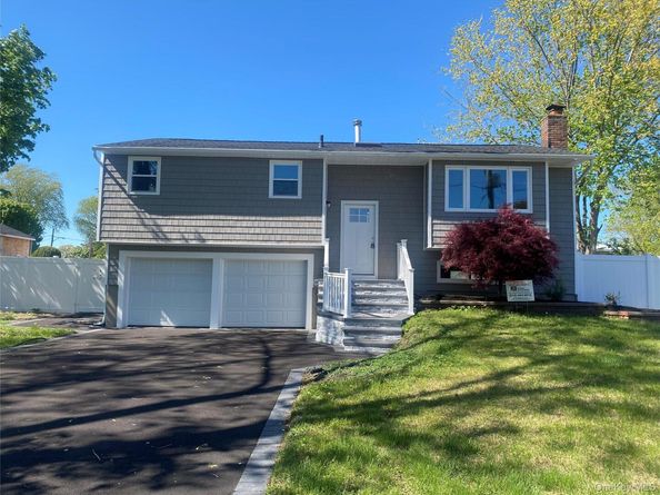 17 Berkeley Avenue, Selden NY 11784