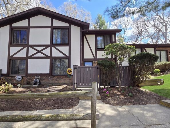 71 Skyline Drive, Coram NY 11727