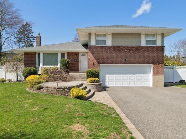 15 Wayland Road, Plainview NY 11803