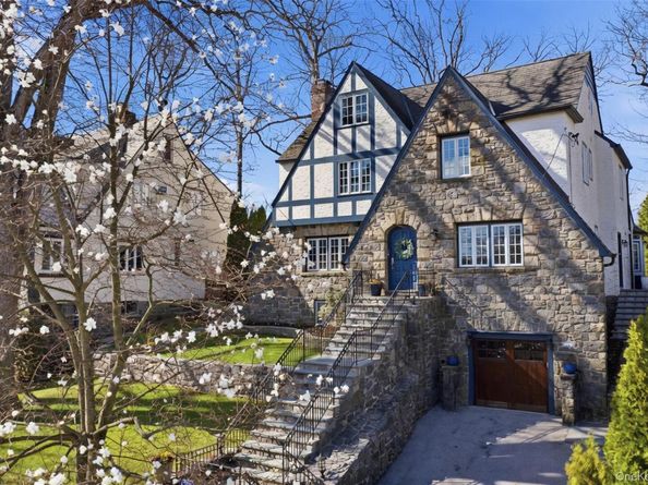 42 Mulberry Lane, New Rochelle NY 10804