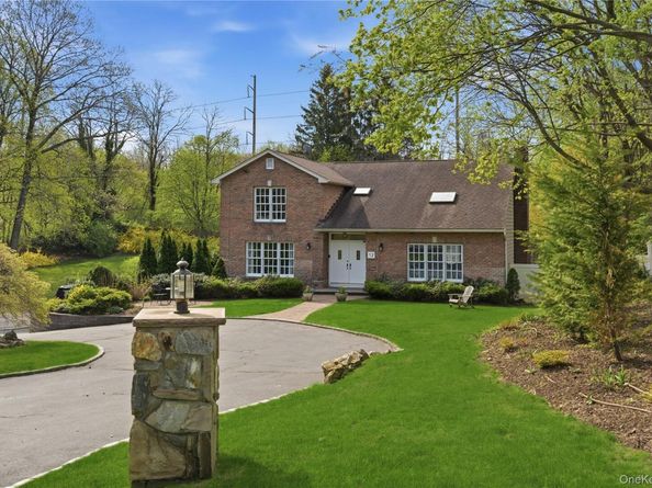 12 Pond Drive, Syosset NY 11791