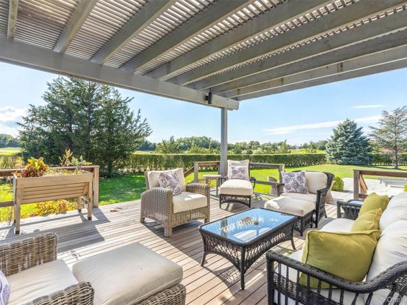 350 Laurel Way, Laurel NY 11948