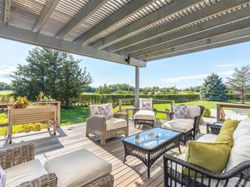 350 Laurel Way
