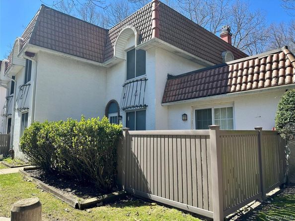 280 Brettonwoods Drive, Coram NY 11727