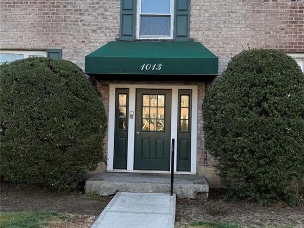 1013 Rottkamp Street 1, Valley Stream NY 11580