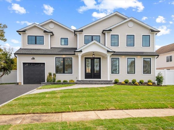 2 Winters Court, Plainview NY 11803