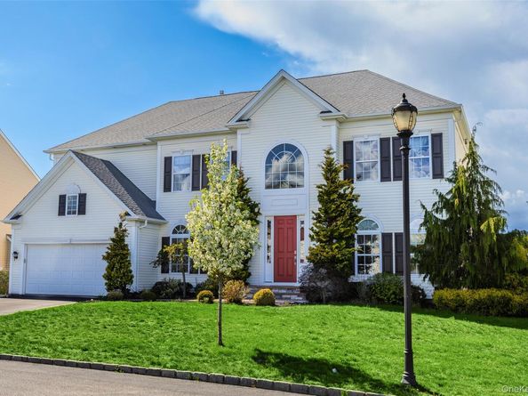 32 Avolet Court, Mount Sinai NY 11766