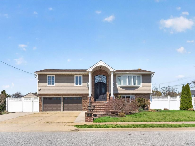 101 Jetmore Place, Massapequa NY 11758