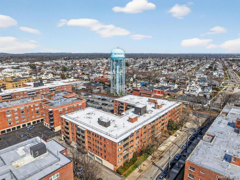 100 Clinton Avenue 4R, Mineola NY 11501