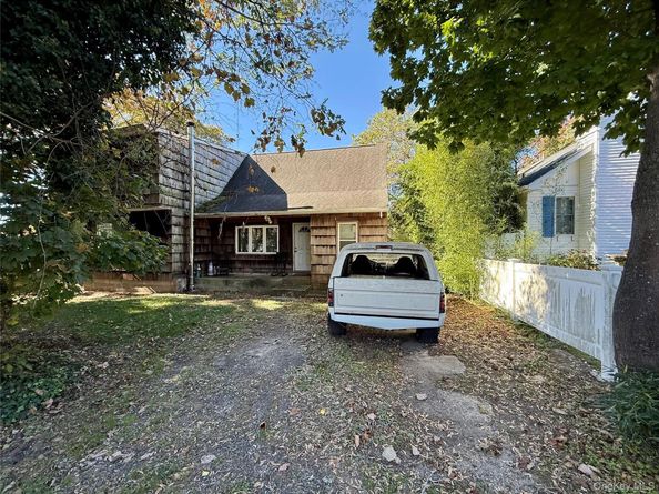 5 8th Street, Sound Beach NY 11789