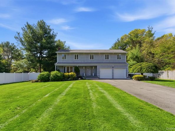 8 Given Lane, East Northport NY 11731