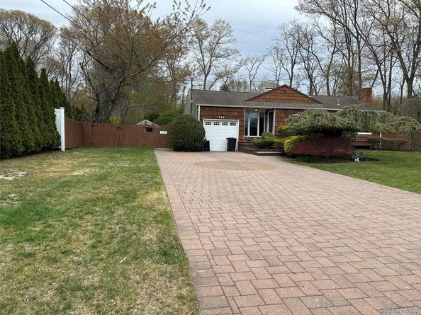 763 Pat Drive, West Islip NY 11795
