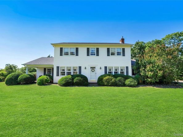 865 Peconic Bay Boulevard, Laurel NY 11948