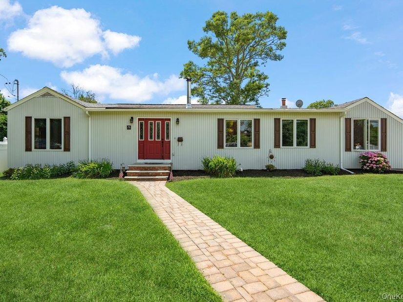 76 Alton Road, Babylon NY 11702