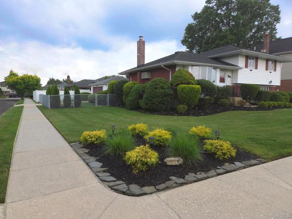 51 Eileen Avenue, Plainview NY 11803